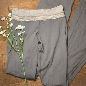 EUC LULULEMON DARK GREY/PURPLE TINT WIDE LEG HIGH RISE LEGGINGS SIZE 4 TALL